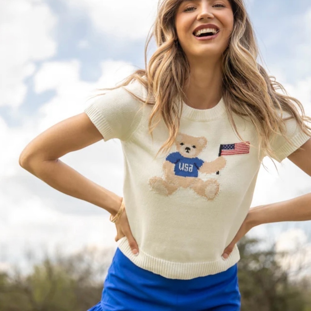 NWT Le Lis Cream Teddy Bear Short Sleeve Cropped Sweater Size M